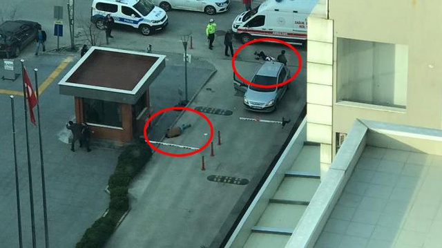 Cinnet getiren polis memuru, eşini ve dostu olduğu öne sürülen kişiyi öldürdü! O anlar kamerada Cinnet getiren polis memuru, eşini ve dostu olduğu öne sürülen kişiyi öldürdü! O anlar kamerada