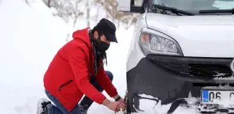 Her gün 120 kilometre kat edip 8 köye ekmek dağıtıyor