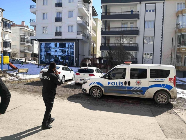 Aksaray'da vahşet! Karısının boğazını ekmek bıçağıyla kesti Aksaray'da vahşet! Karısının boğazını ekmek bıçağıyla kesti