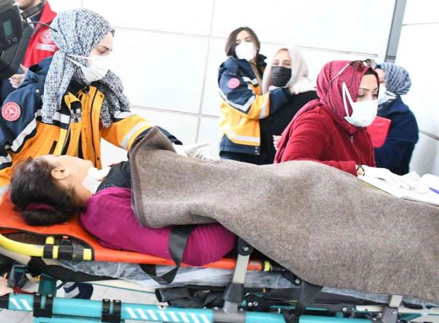 Karısının boğazını kesip 4 yerinden bıçaklayan adam: Ceviz kabuğunu doldurmayacak sorunlar Karısının boğazını kesip 4 yerinden bıçaklayan adam: Ceviz kabuğunu doldurmayacak sorunlar