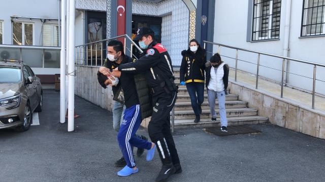 Silahla tehdit edip gecelik giydiren şüpheli, başka birine daha aynı işkenceyi yapmış Silahla tehdit edip gecelik giydiren şüpheli, başka birine daha aynı işkenceyi yapmış