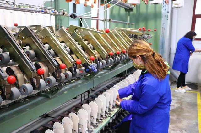 Tekirdağ'daki 4 meslek lisesi fabrika gibi çalışıyor! Geçen yıl 6 milyon 575 bin lira ciro yaptılar Tekirdağ'daki 4 meslek lisesi fabrika gibi çalışıyor! Geçen yıl 6 milyon 575 bin lira ciro yaptılar