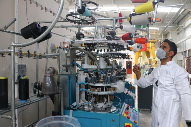 Tekirdağ'daki 4 meslek lisesi fabrika gibi çalışıyor! Geçen yıl 6 milyon 575 bin lira ciro yaptılar Tekirdağ'daki 4 meslek lisesi fabrika gibi çalışıyor! Geçen yıl 6 milyon 575 bin lira ciro yaptılar