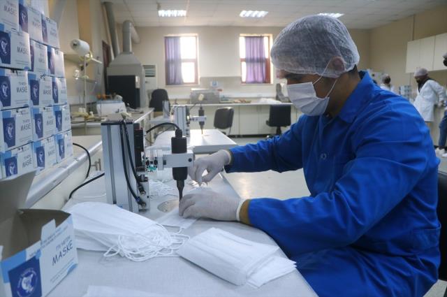 Tekirdağ'daki 4 meslek lisesi fabrika gibi çalışıyor! Geçen yıl 6 milyon 575 bin lira ciro yaptılar Tekirdağ'daki 4 meslek lisesi fabrika gibi çalışıyor! Geçen yıl 6 milyon 575 bin lira ciro yaptılar
