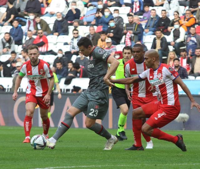 Antalyaspor derin bir nefes aldı! Karagümrük'ü yenen Akdeniz ekibi, Galatasaray'ı ateşe attı