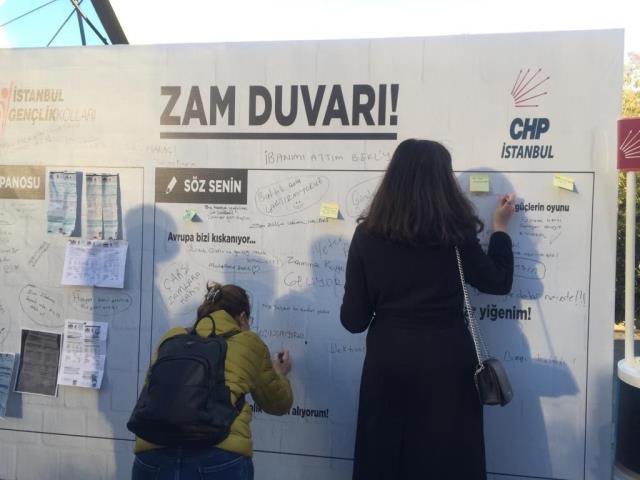 CHP'den 39 ilçede 'zam duvarı' eylemi! Vatandaşlar düşüncelerini yazdı CHP'den 39 ilçede 'zam duvarı' eylemi! Vatandaşlar düşüncelerini yazdı