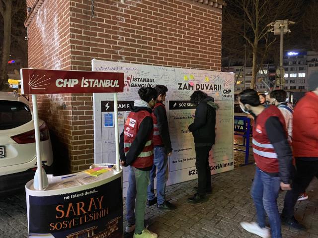 CHP'den 39 ilçede 'zam duvarı' eylemi! Vatandaşlar düşüncelerini yazdı CHP'den 39 ilçede 'zam duvarı' eylemi! Vatandaşlar düşüncelerini yazdı