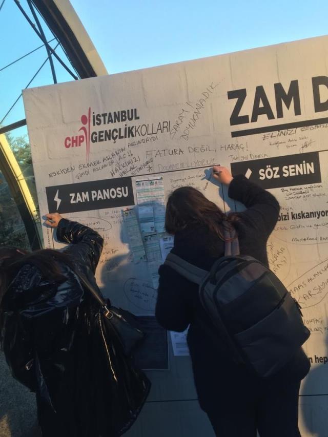 CHP'den 39 ilçede 'zam duvarı' eylemi! Vatandaşlar düşüncelerini yazdı CHP'den 39 ilçede 'zam duvarı' eylemi! Vatandaşlar düşüncelerini yazdı