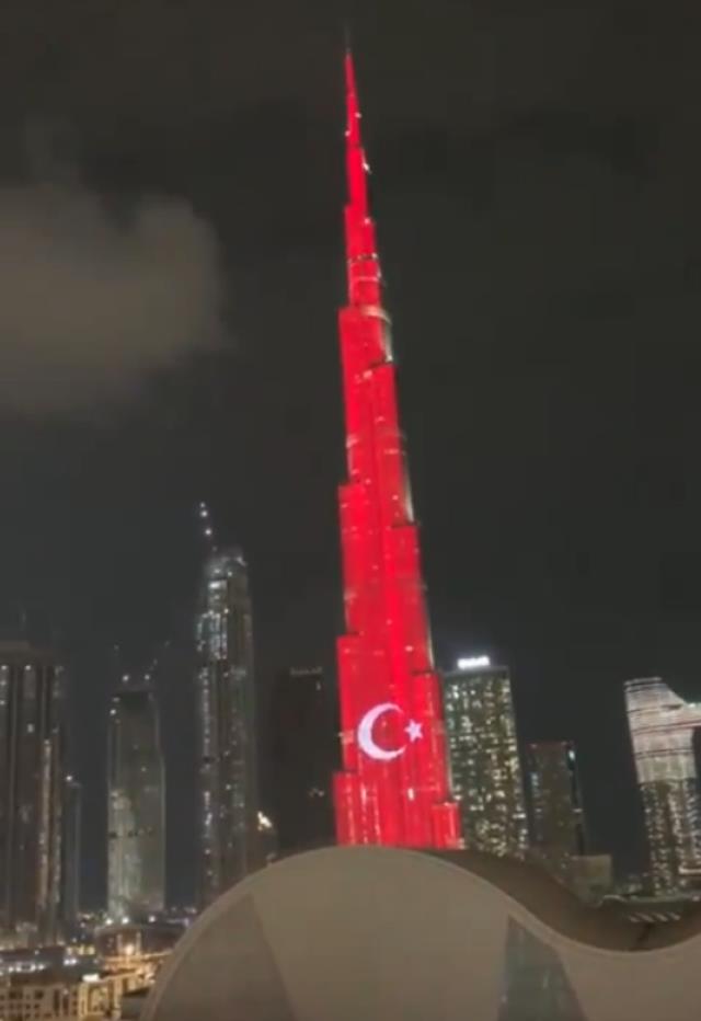 Cumhurbaşkanı Erdoğan'ın ziyaret edeceği BAE'de Burj Al Khalifa Türk bayrağı ile aydınlandı