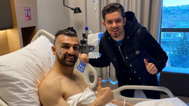 Elmacık kemiğine darbe alan Fenerbahçe'nin forveti Serdar Dursun ameliyat oldu Elmacık kemiğine darbe alan Fenerbahçe'nin forveti Serdar Dursun ameliyat oldu