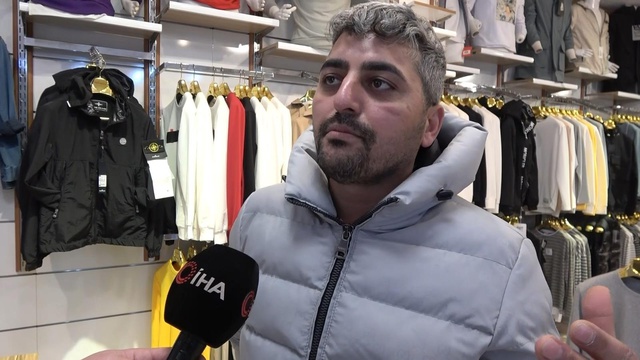 Fren yerine gaza basan acemi sürücü dehşet saçtı: 4 yaralı Fren yerine gaza basan acemi sürücü dehşet saçtı: 4 yaralı