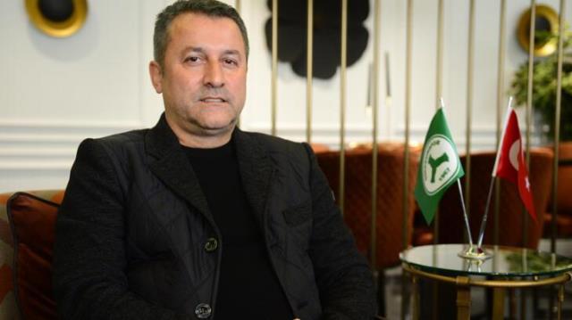 Başkan yakayı ele verdi! Hesap değiştirmeyi unutan Hakan Karaahmet, kendi kendine övgüler yağdırdı