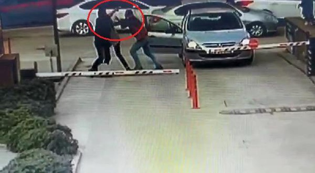 Okul müdürü Yasemin'i öldürüp 2 kişiyi de yaralayan eski eş, tam 17 el ateş etmiş Okul müdürü Yasemin'i öldürüp 2 kişiyi de yaralayan eski eş, tam 17 el ateş etmiş