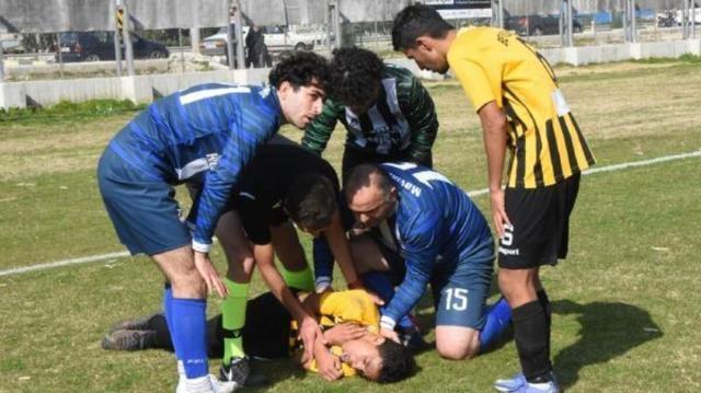 Yeşil sahada korku dolu anlar! Futbolcunun dili boğazına kaçınca ortalık karıştı