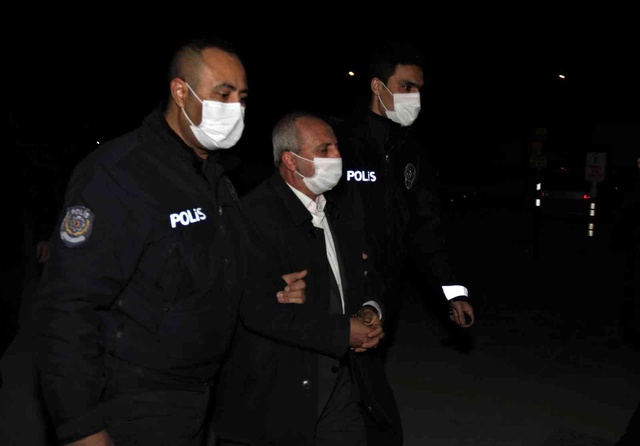Öğrencisini kaçıran okul müdürü bu kez 10 kız öğrenciyi tacizden tutuklandı Öğrencisini kaçıran okul müdürü bu kez 10 kız öğrenciyi tacizden tutuklandı