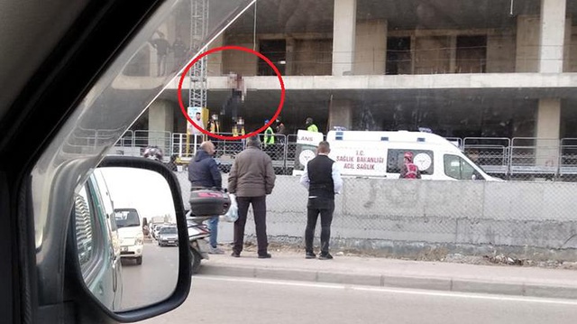 Çalışırken 6. kattan düşen işçi, inşaat demirlerine saplandı Çalışırken 6. kattan düşen işçi, inşaat demirlerine saplandı
