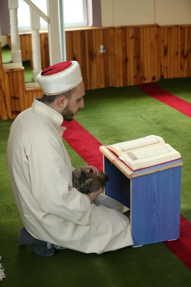Doğa ve hayvan dostu imam duyarlılığıyla etrafına örnek oluyor! Doğa ve hayvan dostu imam duyarlılığıyla etrafına örnek oluyor!