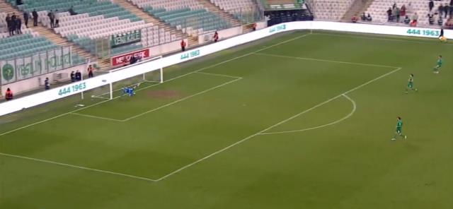 Ne yaptın Ezeh! Tuzlaspor'un yıldızından futbol var olduğu sürece unutulmayacak gol Ne yaptın Ezeh! Tuzlaspor'un yıldızından futbol var olduğu sürece unutulmayacak gol