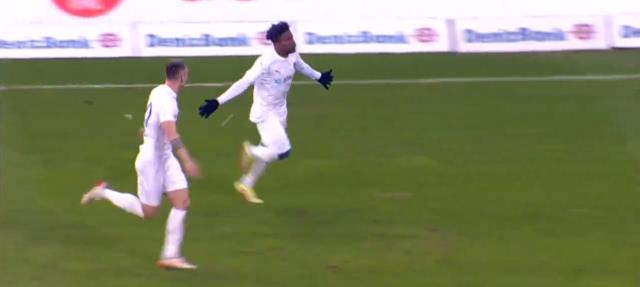 Ne yaptın Ezeh! Tuzlaspor'un yıldızından futbol var olduğu sürece unutulmayacak gol Ne yaptın Ezeh! Tuzlaspor'un yıldızından futbol var olduğu sürece unutulmayacak gol