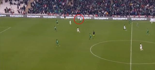Ne yaptın Ezeh! Tuzlaspor'un yıldızından futbol var olduğu sürece unutulmayacak gol Ne yaptın Ezeh! Tuzlaspor'un yıldızından futbol var olduğu sürece unutulmayacak gol