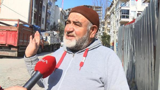 Kendisine tokat atan kişiyi tekme tokat dövdü! Kimse tutamadı Kendisine tokat atan kişiyi tekme tokat dövdü! Kimse tutamadı
