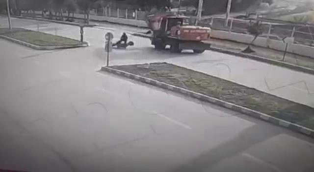 Feci ölüm! İş makinesinin altında kalan motosiklet sürücüsü hayatını kaybetti Feci ölüm! İş makinesinin altında kalan motosiklet sürücüsü hayatını kaybetti
