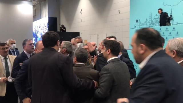 Su zammının görüşüldüğü İSKİ Olağanüstü Genel Kurulu'nda gerginlik! Arbede yaşandı Su zammının görüşüldüğü İSKİ Olağanüstü Genel Kurulu'nda gerginlik! Arbede yaşandı