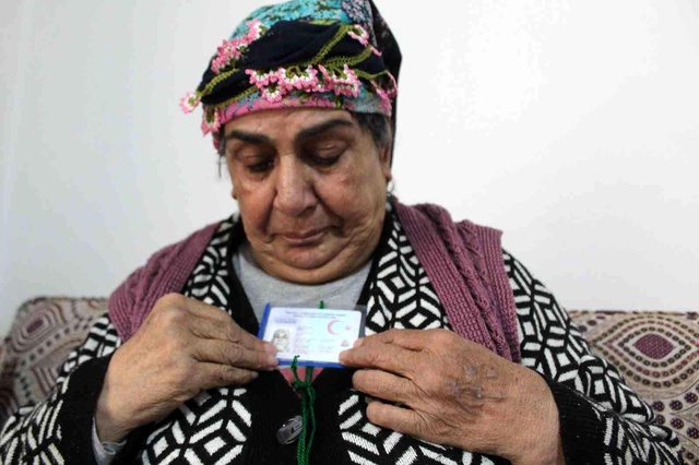 74 yıl sonra kimliğine kavuştu, 'Sevgilime kavuştum' diyerek hüngür hüngür ağladı 74 yıl sonra kimliğine kavuştu, 'Sevgilime kavuştum' diyerek hüngür hüngür ağladı