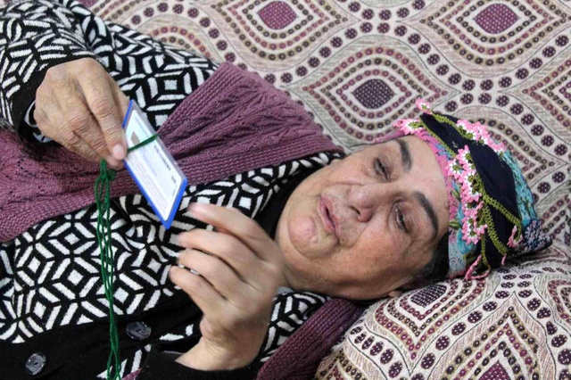 74 yıl sonra kimliğine kavuştu, 'Sevgilime kavuştum' diyerek hüngür hüngür ağladı 74 yıl sonra kimliğine kavuştu, 'Sevgilime kavuştum' diyerek hüngür hüngür ağladı