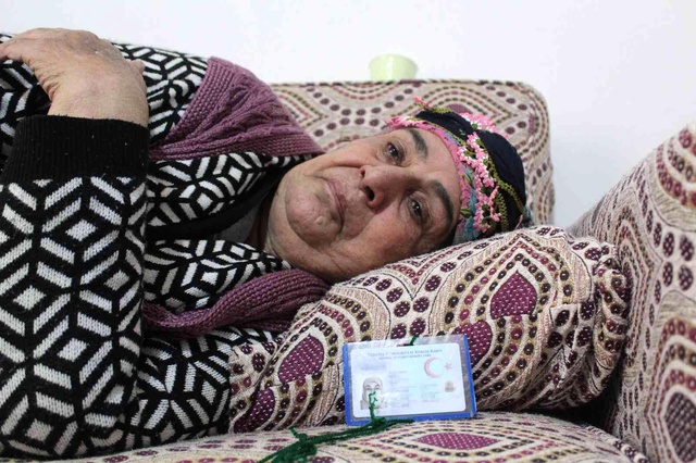 74 yıl sonra kimliğine kavuştu, 'Sevgilime kavuştum' diyerek hüngür hüngür ağladı 74 yıl sonra kimliğine kavuştu, 'Sevgilime kavuştum' diyerek hüngür hüngür ağladı