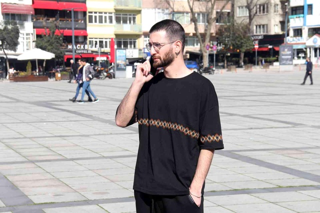 Biletli olmasına rağmen üzerindekiler yüzünden konsere alınmayan genç, duruma isyan etti Biletli olmasına rağmen üzerindekiler yüzünden konsere alınmayan genç, duruma isyan etti