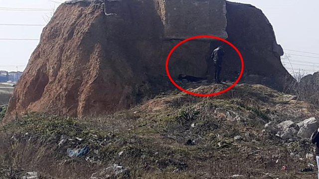 Hayvan pazarında başından vurulmuş erkek cesedi bulundu! Ekipler tek ihtimal üzerinde duruyor Hayvan pazarında başından vurulmuş erkek cesedi bulundu! Ekipler tek ihtimal üzerinde duruyor