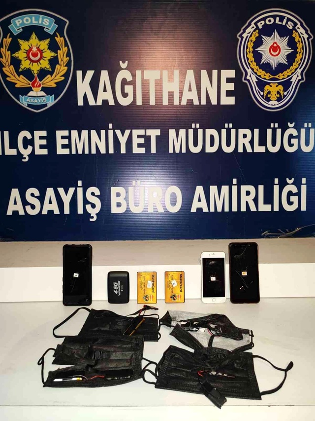 Ehliyet sınavında, maskelerindeki kamera düzeneğiyle kopya çektiler!