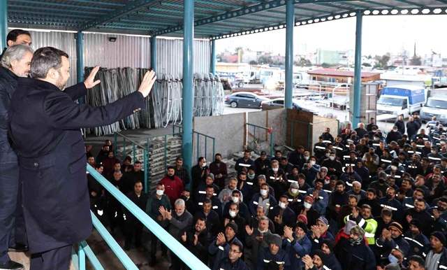 Yüreğir Belediyesi'nde işçilere yüzde 52.6 zam Yüreğir Belediyesi'nde işçilere yüzde 52.6 zam