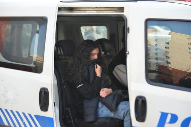 Platonik aşkının erkek arkadaşını kalbinden bıçaklayarak öldürdü