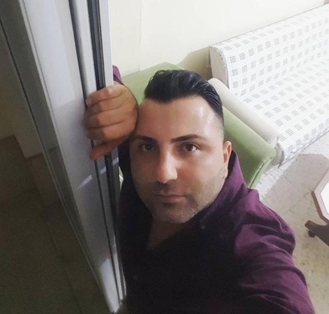 Restoran işletmecisinin evinin önünde bıçaklanarak öldürüldüğü anlar ortaya çıktı Restoran işletmecisinin evinin önünde bıçaklanarak öldürüldüğü anlar ortaya çıktı