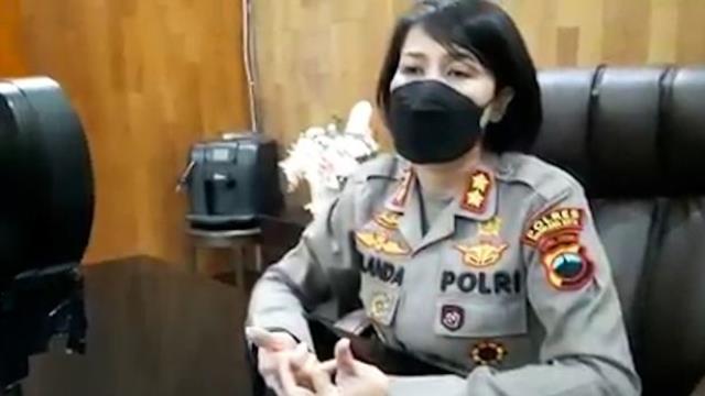 90 yaşındaki emekli adam, sokakta bir kadınla cinsel ilişkiye girerken görüntülendi 90 yaşındaki emekli adam, sokakta bir kadınla cinsel ilişkiye girerken görüntülendi
