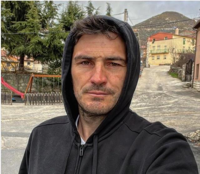 Bu ne hal Casillas! Efsane kalecinin fotoğrafına Türkiye'den yorum yağıyor Bu ne hal Casillas! Efsane kalecinin fotoğrafına Türkiye'den yorum yağıyor