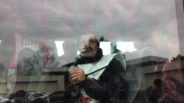 Gözaltına alınan Migros işçisi Gülabi Aksu'nun ilk sözleri: Biz kuru ekmek yeriz de ya çocuklar? Gözaltına alınan Migros işçisi Gülabi Aksu'nun ilk sözleri: Biz kuru ekmek yeriz de ya çocuklar?