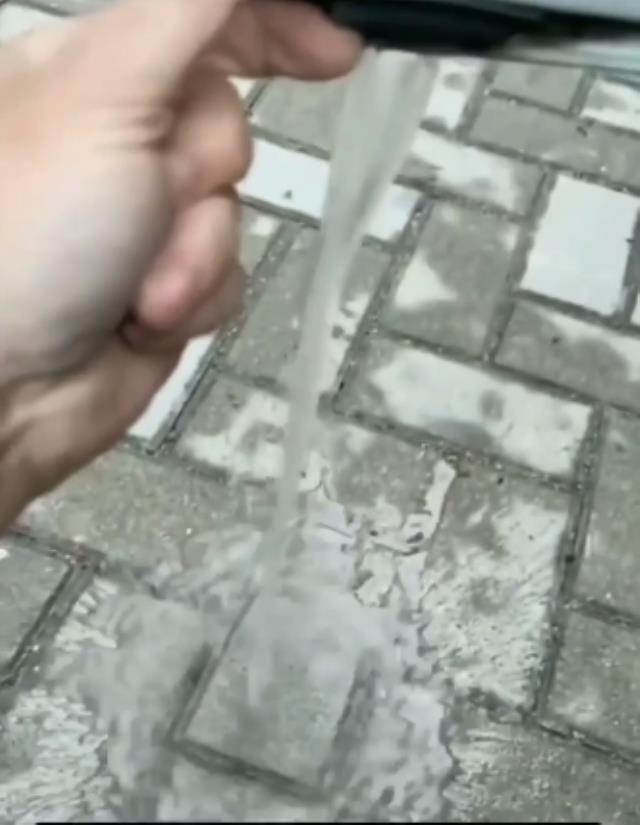 Otomobiller işte böyle çürüyor! Kapının lastiğini kaldırınca her şey ortaya çıktı Otomobiller işte böyle çürüyor! Kapının lastiğini kaldırınca her şey ortaya çıktı