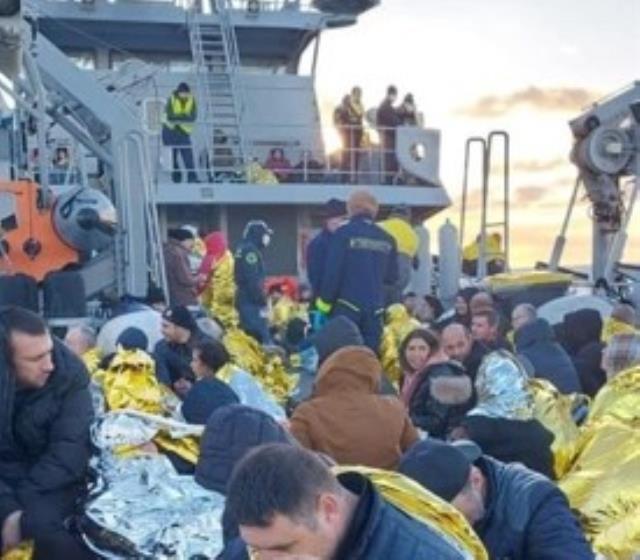 Yunanistan'da yangın çıkan feribottaki bir Türk vatandaşı kayıp