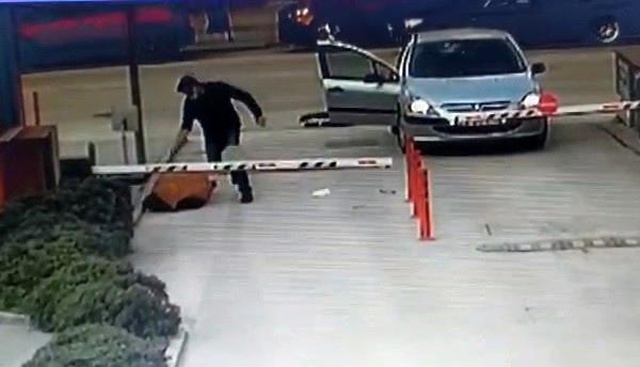 17 yaşındaki genç kız böyle vuruldu 17 yaşındaki genç kız böyle vuruldu