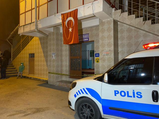 Camiye giren hırsız, imamı defalarca bıçakladı Camiye giren hırsız, imamı defalarca bıçakladı