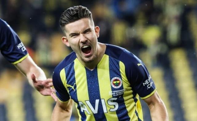 Ferdi Kadıoğlu 5 yıl daha Fenerbahçe'de! Çıkış maddesi dudak uçuklattı