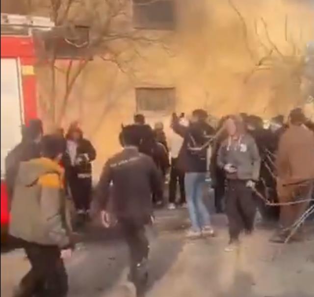 İran'ın Tebriz kentinde askeri eğitim uçağı düştü: 3 kişi hayatını kaybetti İran'ın Tebriz kentinde askeri eğitim uçağı düştü: 3 kişi hayatını kaybetti