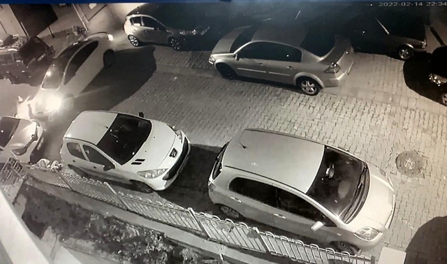 Park halindeki araca çarptıktan sonra kaçmak isterken sokağı birbirine kattı Park halindeki araca çarptıktan sonra kaçmak isterken sokağı birbirine kattı