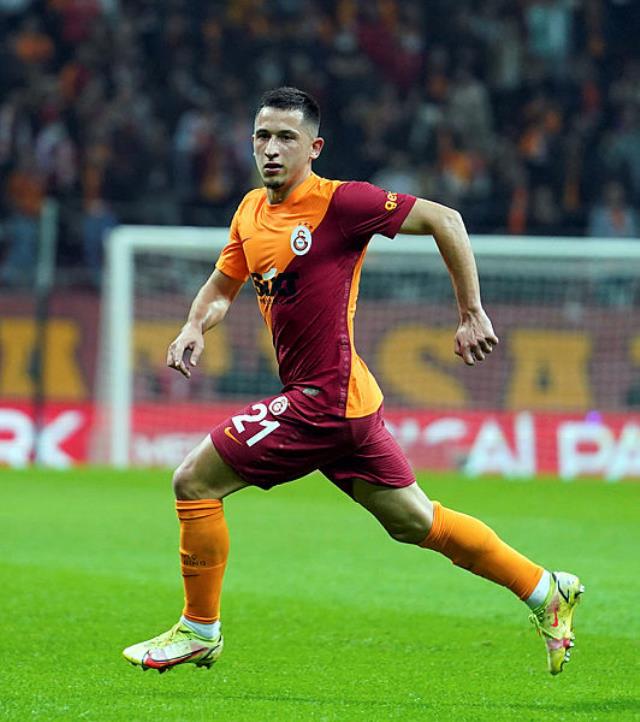 Galatasaray'da büyük kriz patlak verdi! Torrent, yıldız futbolcuları takımda görmek istemiyor Galatasaray'da büyük kriz patlak verdi! Torrent, yıldız futbolcuları takımda görmek istemiyor