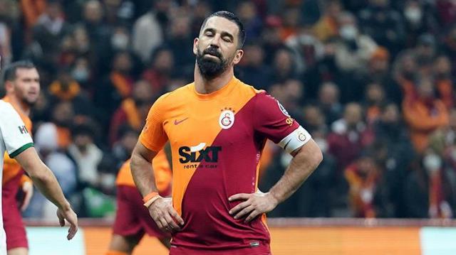 Galatasaray'da büyük kriz patlak verdi! Torrent, yıldız futbolcuları takımda görmek istemiyor Galatasaray'da büyük kriz patlak verdi! Torrent, yıldız futbolcuları takımda görmek istemiyor