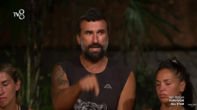 Survivor'da yumruklu kavga! Yasin, takım arkadaşı Hikmet'e saldırdı Survivor'da yumruklu kavga! Yasin, takım arkadaşı Hikmet'e saldırdı
