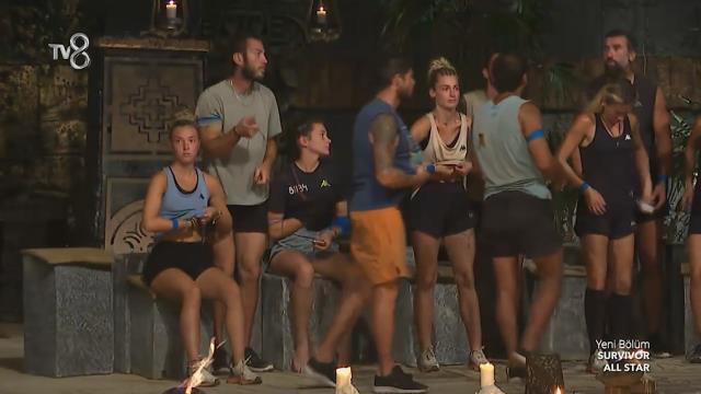 Survivor'da yumruklu kavga! Yasin, takım arkadaşı Hikmet'e saldırdı Survivor'da yumruklu kavga! Yasin, takım arkadaşı Hikmet'e saldırdı